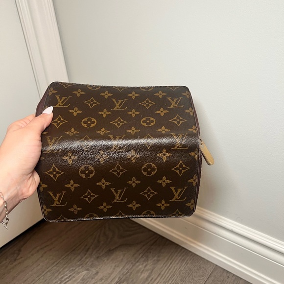 Authentic LOUIS VUITTON Monogram Zippy Organizer Wallet - Picture 2 of 15